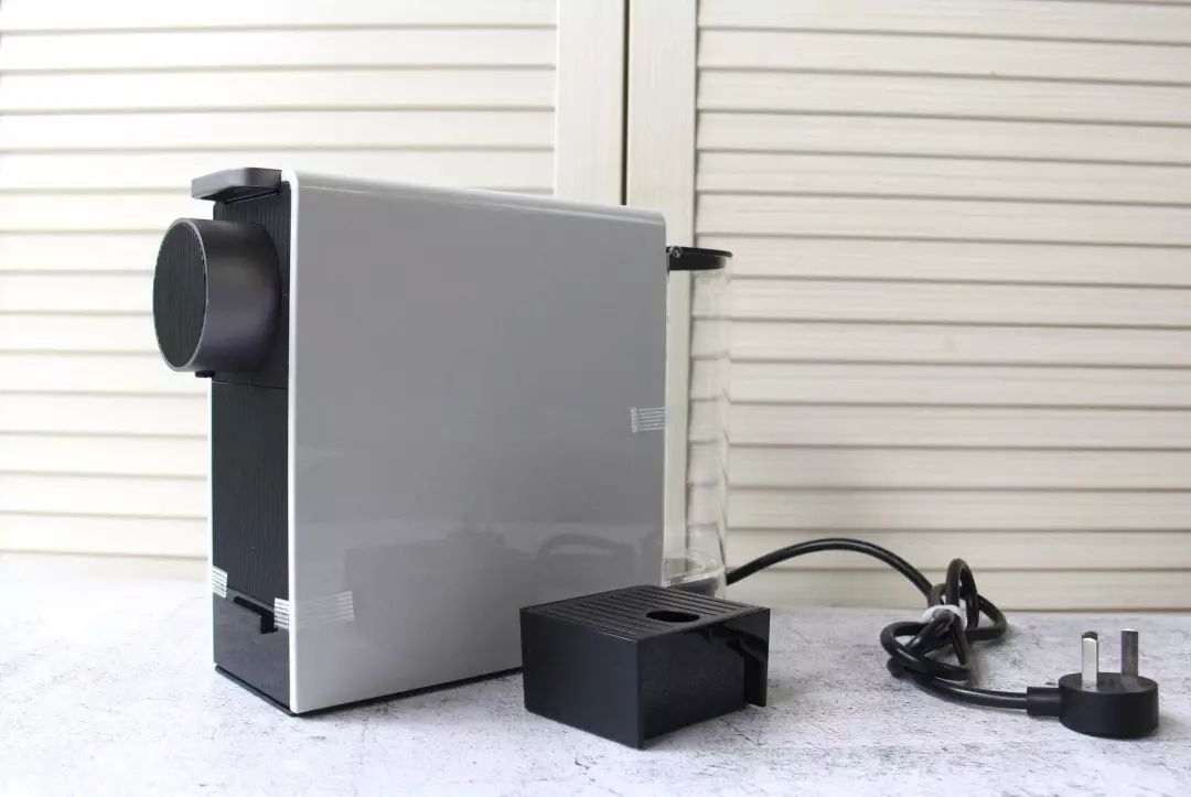 今天开箱一款便携胶囊咖啡机,mini胶囊咖啡机便携