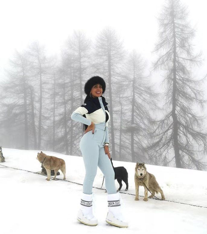 c罗头球热搜第一,c罗穿紫色球服与乔治娜