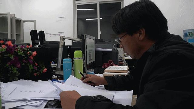 家中的黑脸父亲，村里的笑脸杨哥，这个迷彩大哥原来还会“变脸”