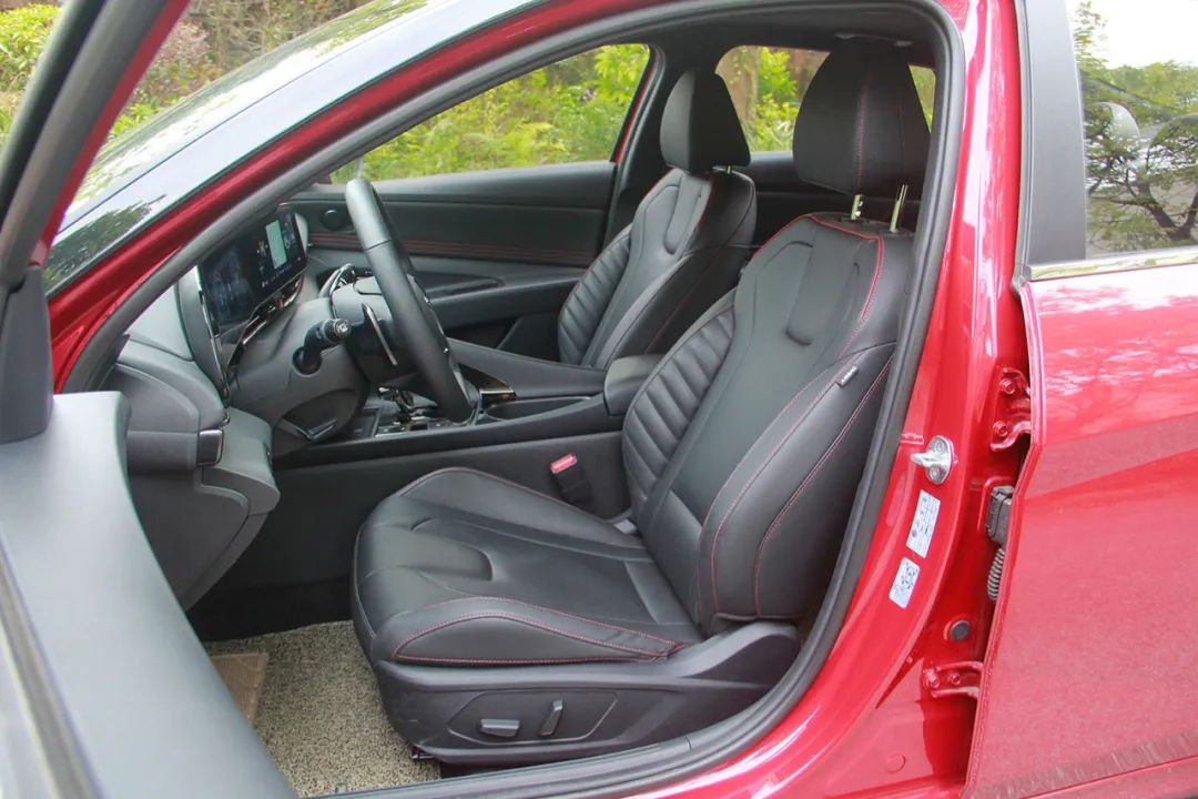 现代伊兰特驾驶质感,试驾第七代伊兰特1.4t百公里加速