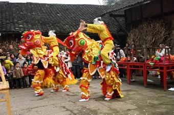 舞狮的是不是有点功夫,舞狮才是真正的中国功夫