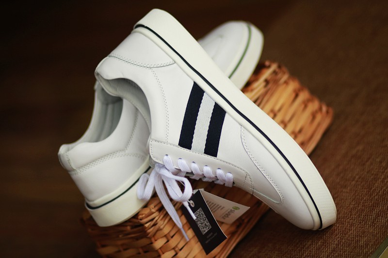 柔软百搭皮面小白鞋,软底软面又能两穿的真皮小白鞋