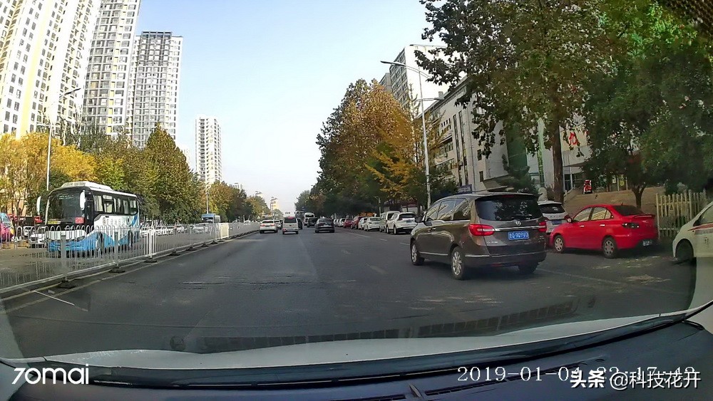 70迈流媒体记录仪10寸,70迈流媒体记录仪测评