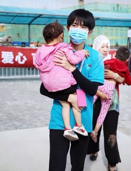 易烊千玺从小鲜肉到晋升影帝,易烊千玺的流量惊呆老前辈