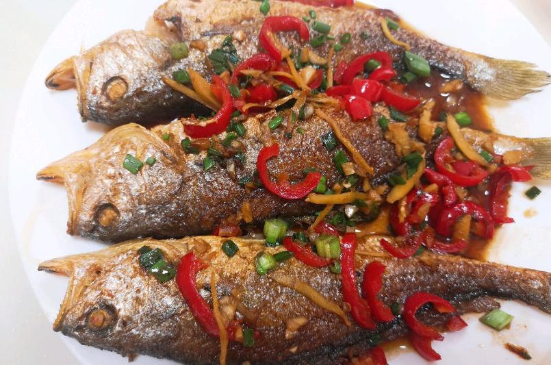 油锅煎鱼的正确方法,煎鱼时可别直接下油锅记住这3点