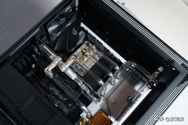 沉默是金~NZXTH700黑金电脑水冷装机秀