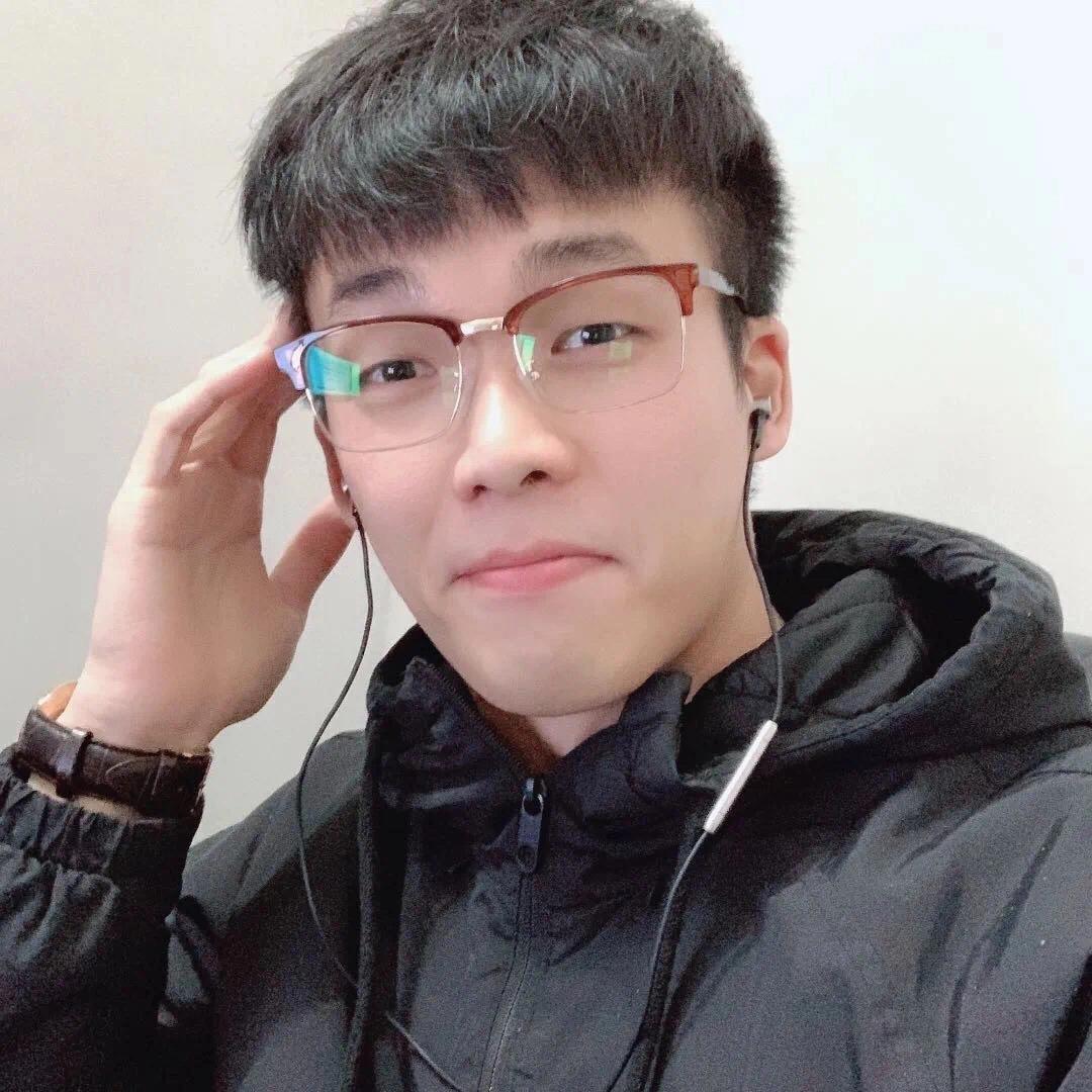 华侨城中学线上*党**旗红，*党**员示范当先锋