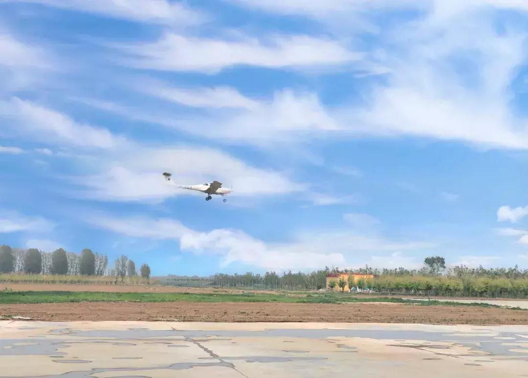 七夕情人热吻60秒，免费让TA获取空中体验开飞机十分钟资格