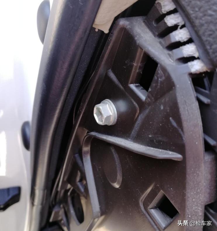 丰田兰德酷路泽手刹刹车位置,酷路泽28万左右的车