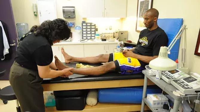 物理治疗，脊柱侧弯、骨盆前倾背后的大生意｜GymSquare