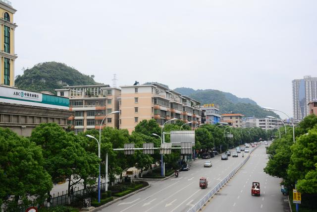 贵州安顺豪车街拍,看看贵阳安顺的风光