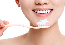 门牙黄变白的简单方法,牙黄怎么弄都不白咋办