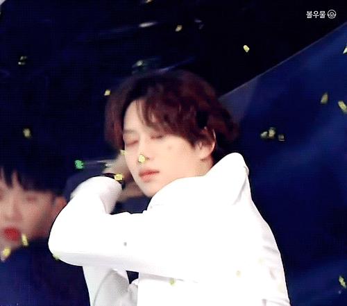 南韩神颜女爱豆李知恩,南韩男爱豆神颜用测谎仪