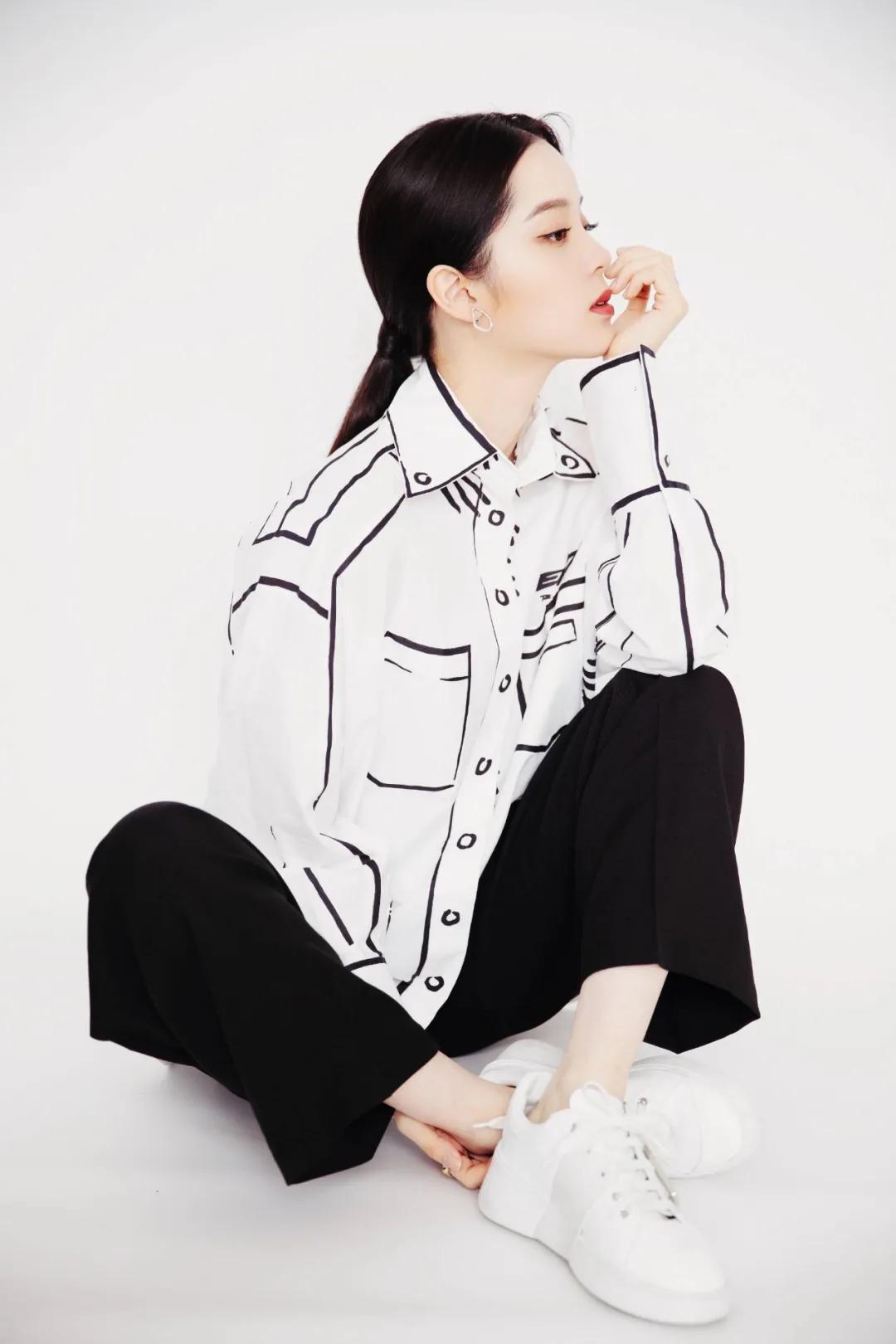 低调百搭高奢夏季英伦休闲小白鞋,百搭中跟漆皮鞋英伦风