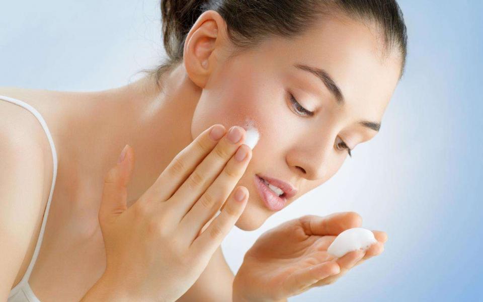 盐洗脸的正确方法让你快速美白,洗脸把脸放水盆里