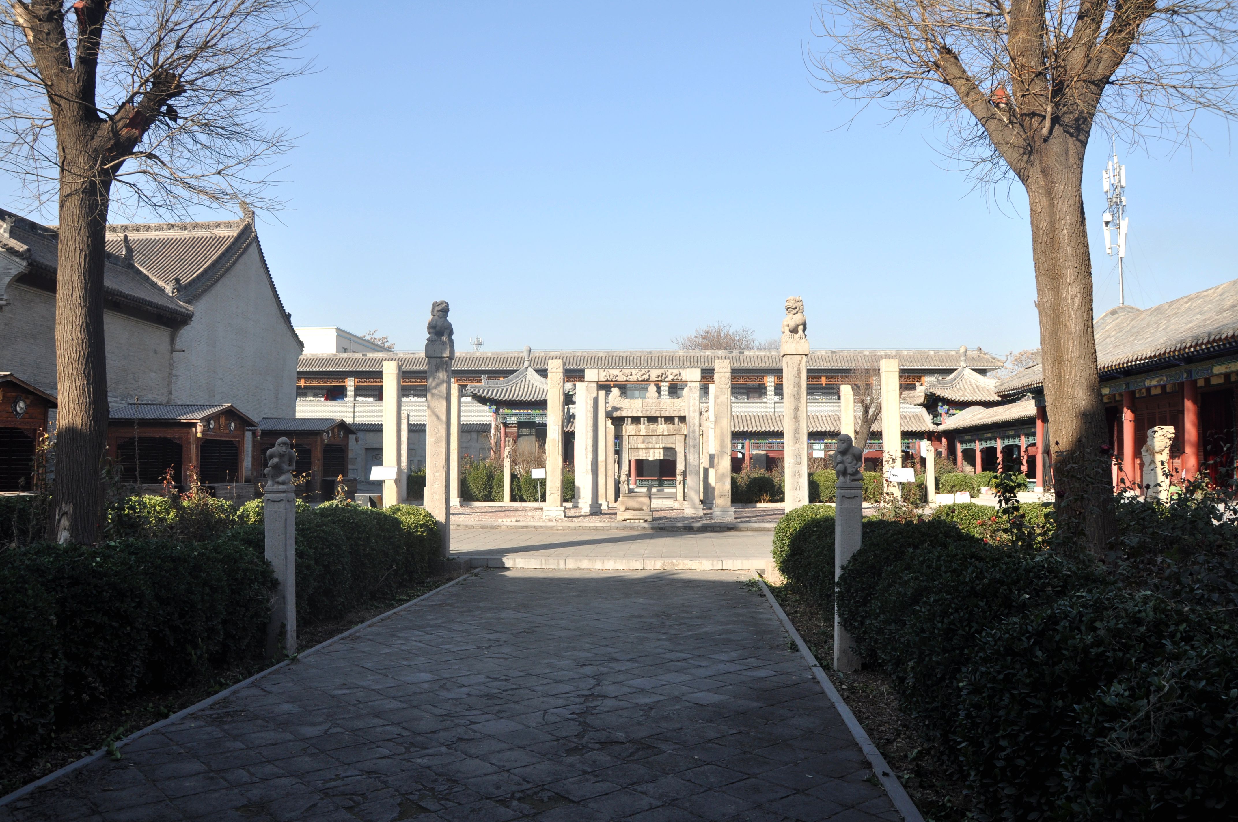 走出古色古香的大悲院，有一种欲说还休的感觉无以言表