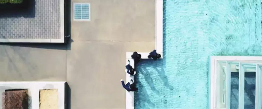 岛国鬼才！就这样，他拍出了年度爆款