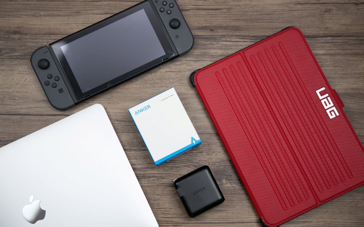 anker30w充电器对比苹果18w充电器,anker20w和苹果原装快充