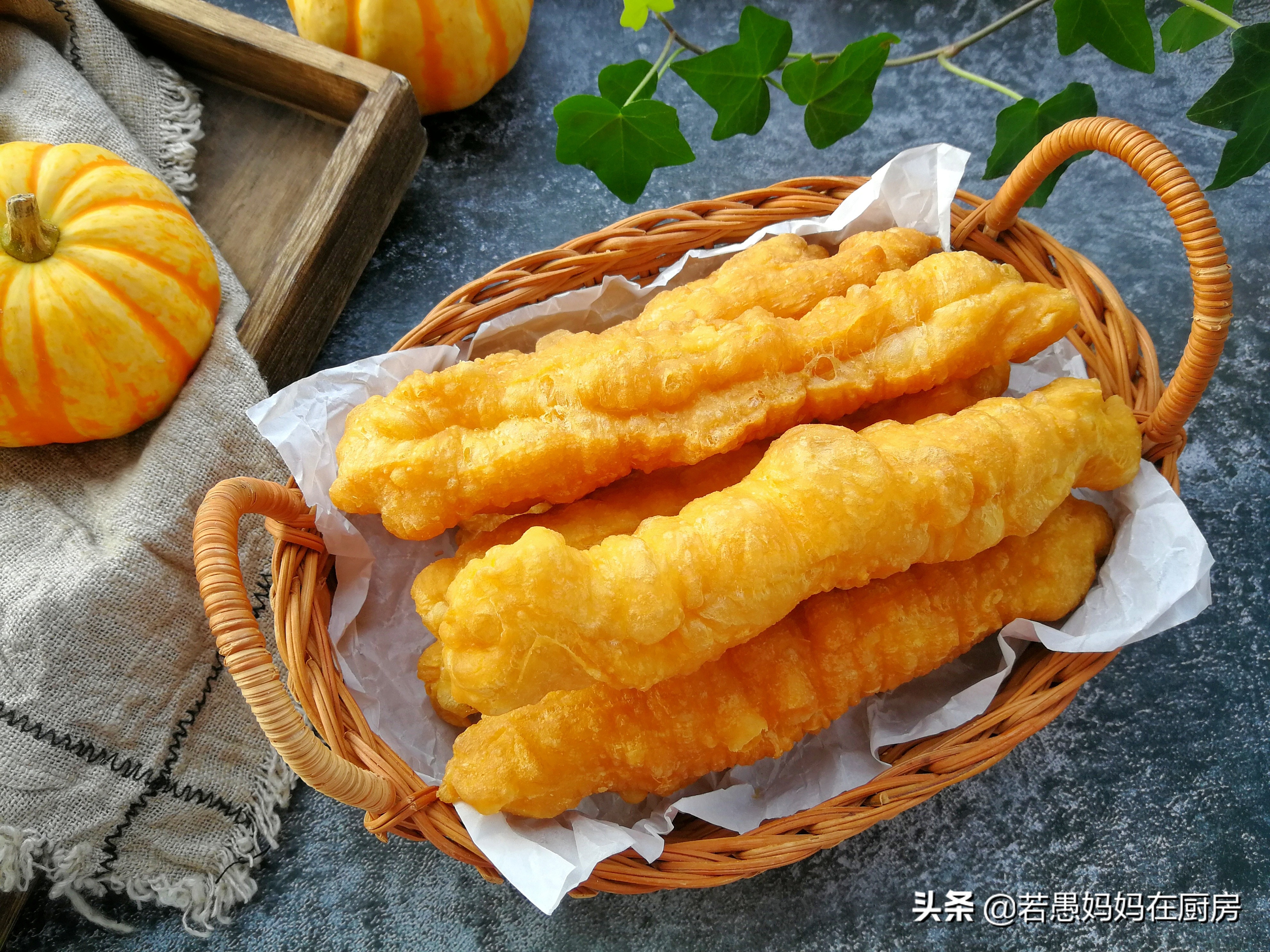 油条的家常做法酥脆空心不用等,酥脆油条做法和配方的全过程