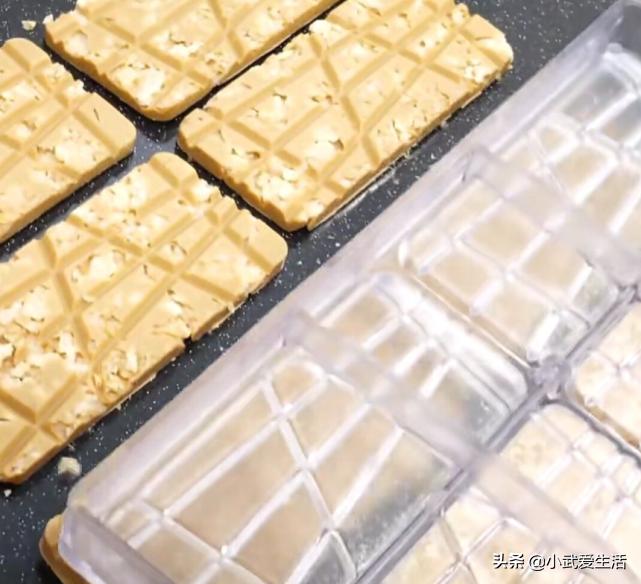 巧克力脆皮怎么做窍门视频,巧克力工厂的制作过程步骤