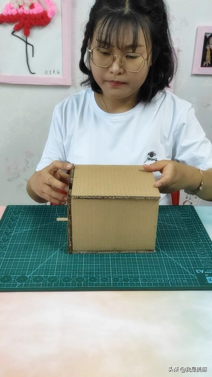 用废纸箱diy密码存钱罐，存钱方式很好玩，宝宝非常喜欢