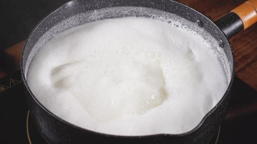 这家开了十几年奶店，每天供应生鲜牛奶，自制的牛奶糖水超赞