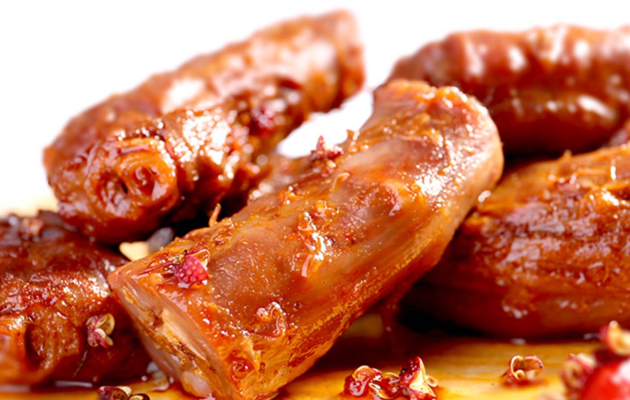 绝味鸭脖20斤卤水要加多少鸡精,绝味鸭脖卤水里面要加火锅底料吗