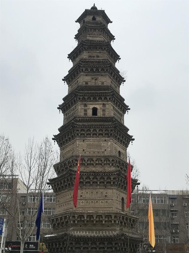 开封古老的塔,开封千年铁塔遗址