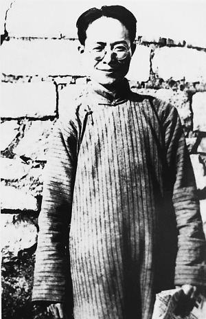 沈从文的后半生:经历过自杀、绝望、被下放,最后写出了*物文**巨著