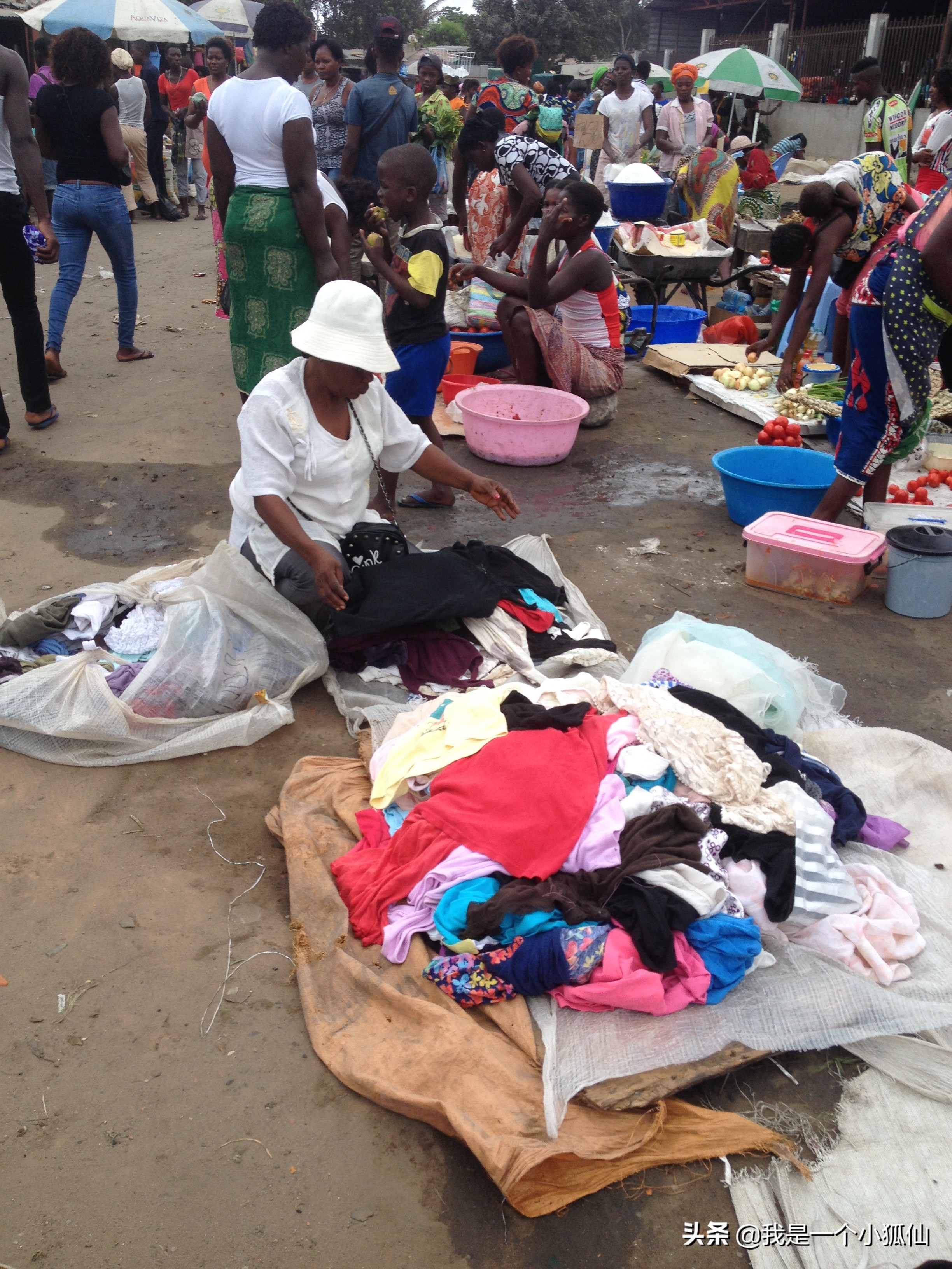 非洲安哥拉黑人买的短裤里有5块人民币我在非洲安哥拉的日子175