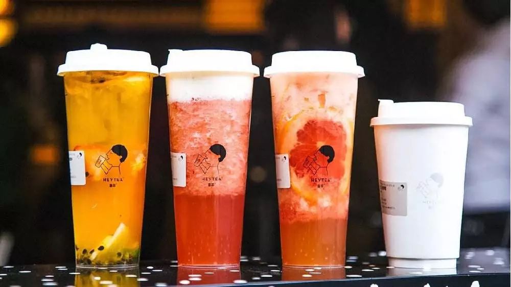 星巴克和喜茶哪个档次高,喜茶和星巴克哪个更高端