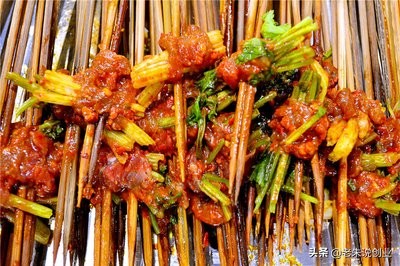 小伙卖串串,郑州街头06年小伙卖串串香