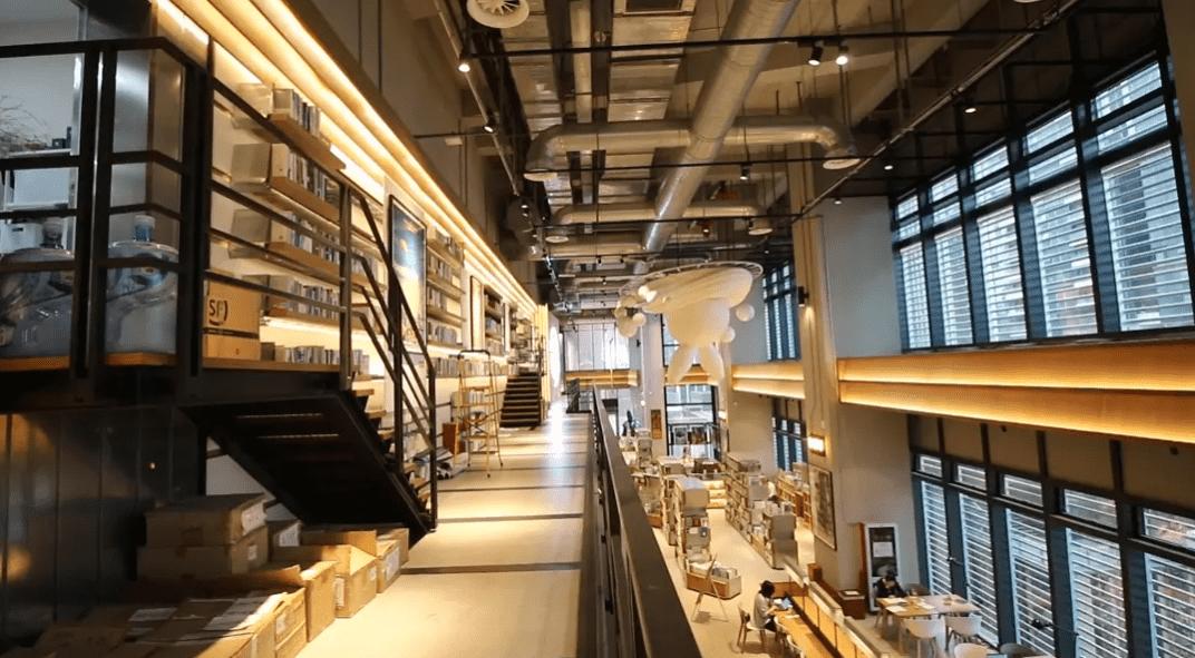 一家面临倒闭的书店,一家书店引发惊天血案