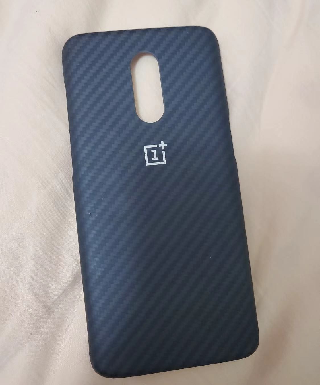 苹果公认手感最佳手机壳软壳,最耐摔的手机壳牌子