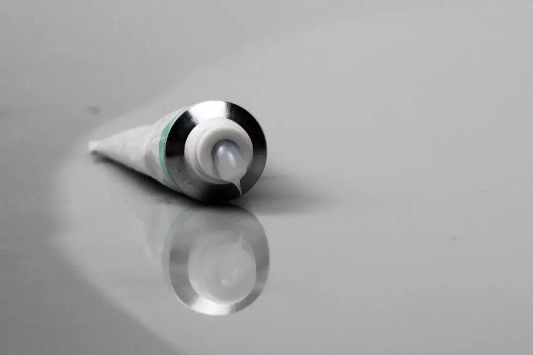 冬日敏感肌肤推荐,敏感肌肤泛红发痒长痘怎么修复