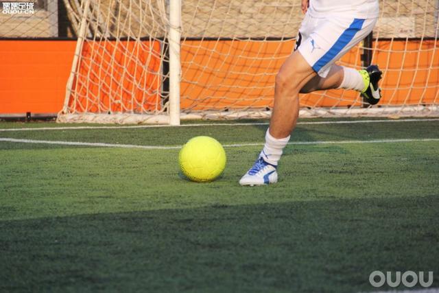 AG更适合大众!PUMAevoTOUCHProFGvsAG