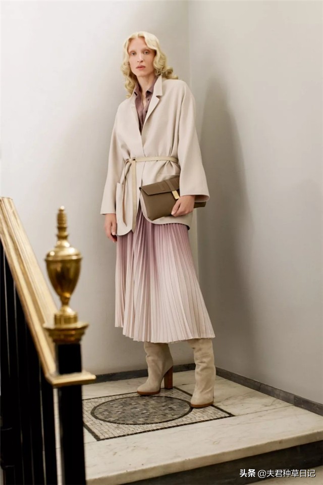 早秋时尚新款减龄气质百褶裙显瘦,洋气上档次冬天百褶裙穿搭女装