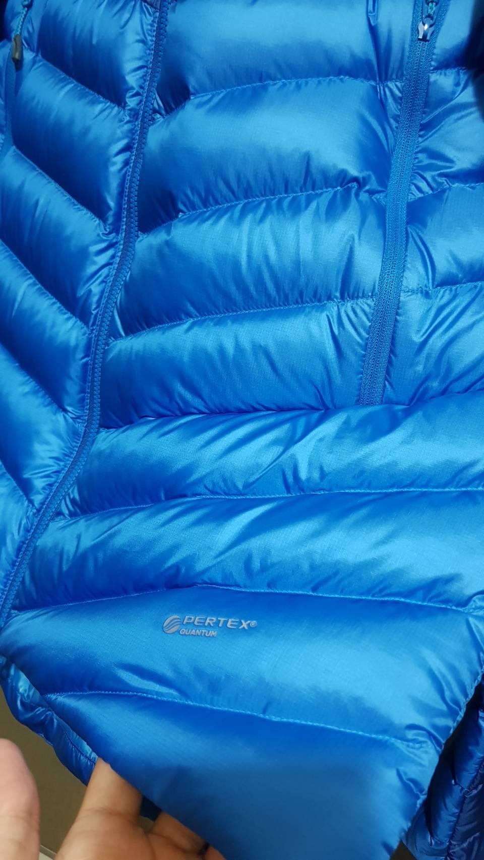 始祖鸟羽绒服和冲锋衣哪个好,猛犸象始祖鸟羽绒服