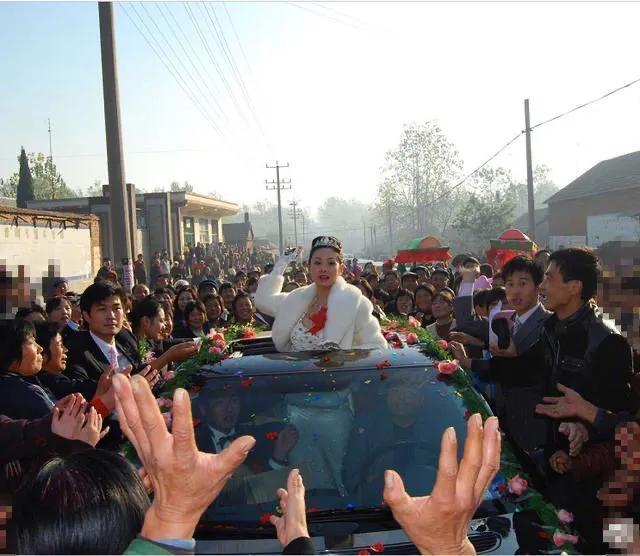 程莉莎老公比儿子重要,程莉莎和丈夫郭晓东甜蜜合影