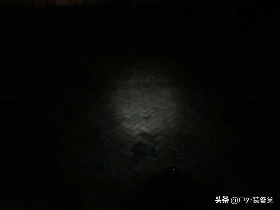 渐进式创新！无线充电手电OlightBaton3