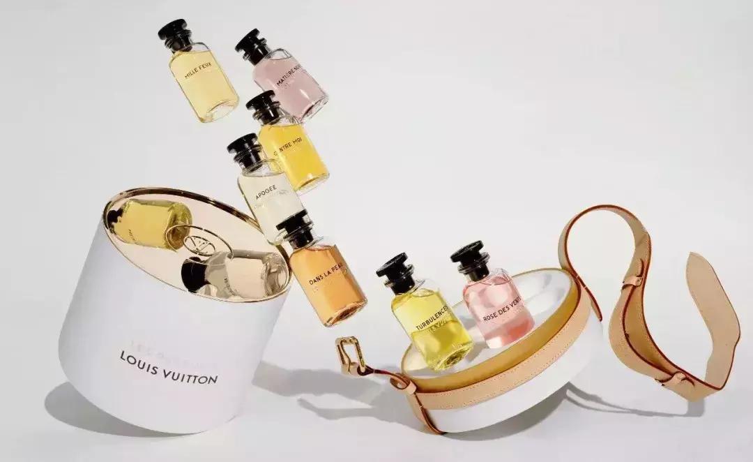 过年穿上红衣服还不够，喷上这支香水就是欧气最旺的锦鲤本鲤