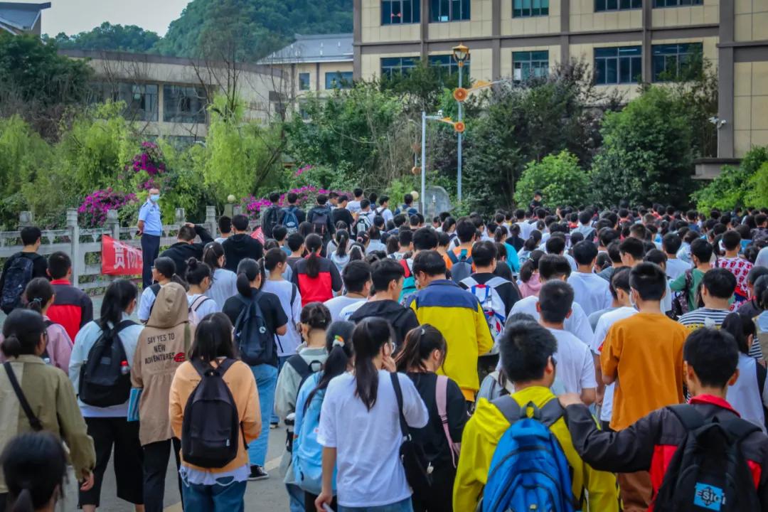 多部门联合开展高考护航行动,保康多警种联动为高考保驾护航