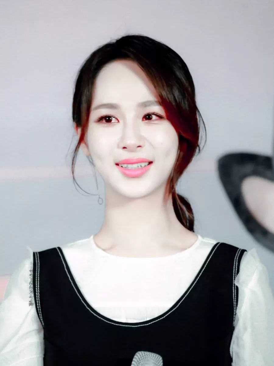 杨紫脸上小酒窝,杨紫林俊杰现场演唱会