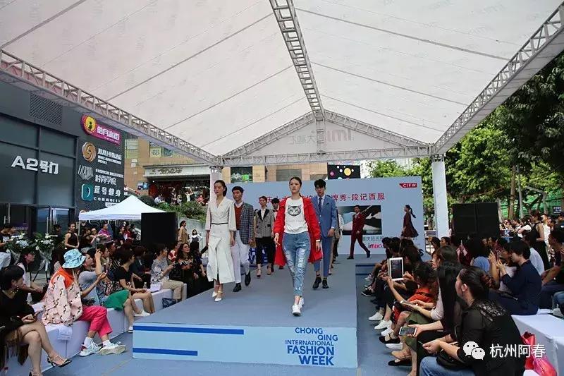 超百图再现2018年服装圈内那三十道靓丽风景……