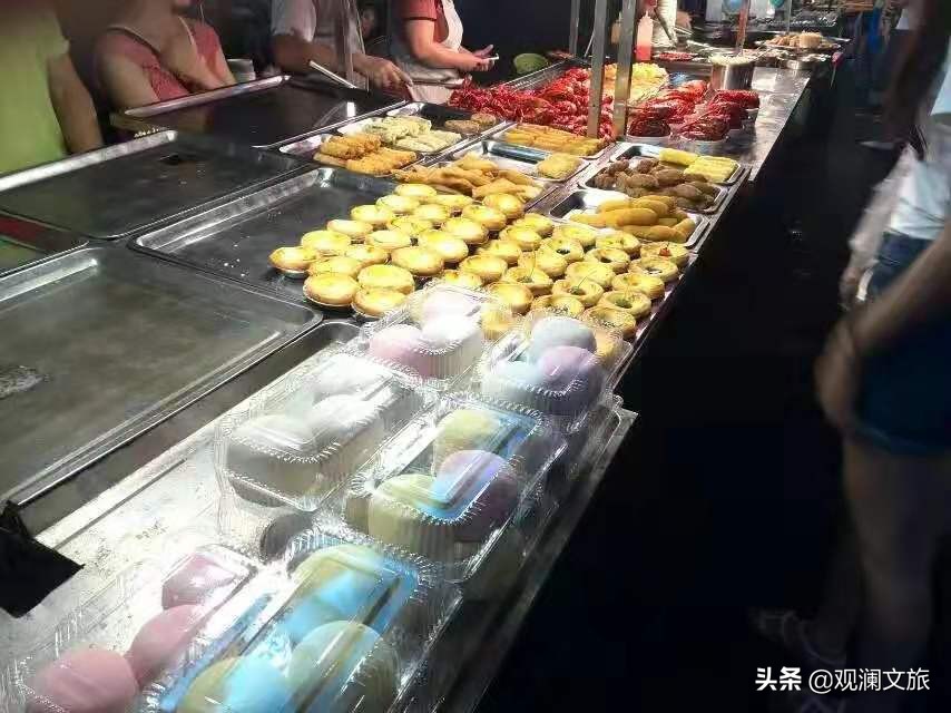 南宁商业街地摊,南宁地摊最大的街道