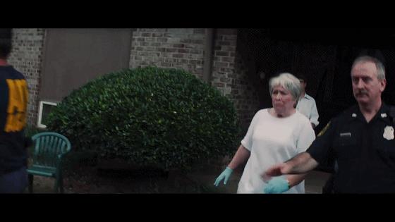 保安一夜间成重案凶犯，这个90岁的好莱坞传奇，新片让我脊背发凉