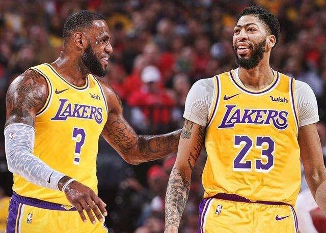 新赛季老詹为什么换号码,老詹再换号是致敬还是无奈