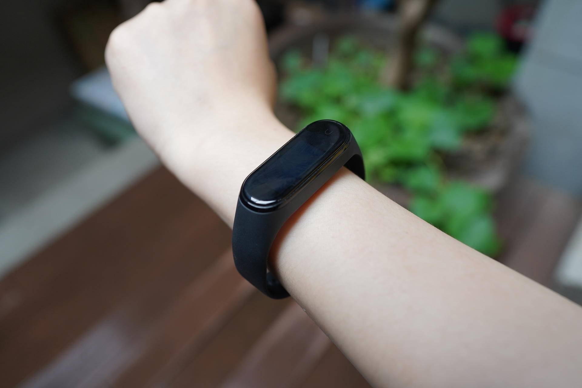 小米手环4使用全过程,小米手环4第一次使用不能开机