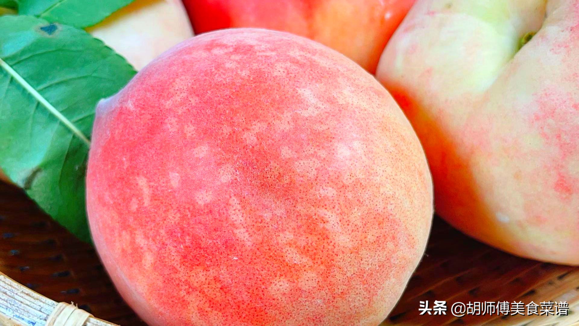 买桃子怎么选好吃,买桃子买什么样的又甜又好吃