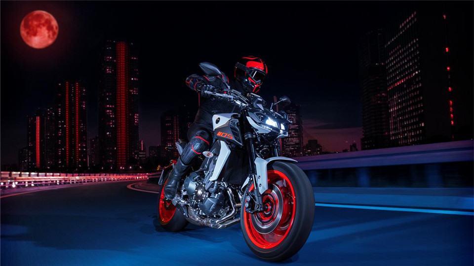 雅马哈mt-09和杜卡迪821选哪个好,雅马哈mt-09拉力版和铃木650